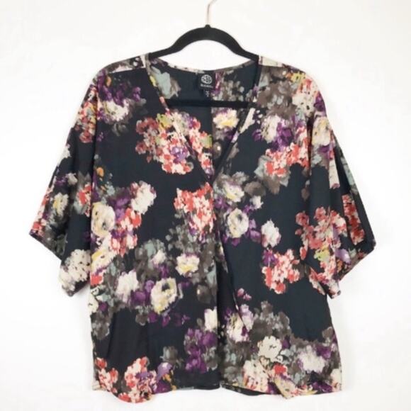 Bobeau Women’s Medium V-Neck Wrap Print Top Blouse - Picture 1 of 8
